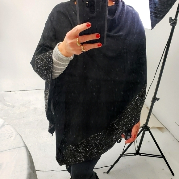 LUSH Vila Milano NWT Studded Black Poncho - Picture 3 of 12